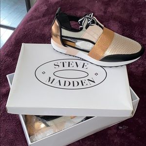 ROSE GOLD STEVE MADDEN SNEAKERS